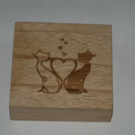 Puidust Kinkekarp 10 x 10 x 3 cm personaalse graveeringuga