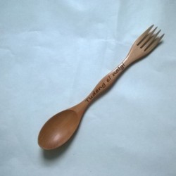 Personaalse graveeringuga puidust spork lusikas