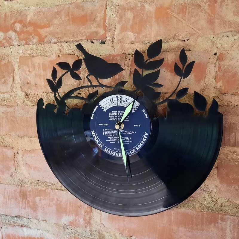 Vinyl disc clock rannekello