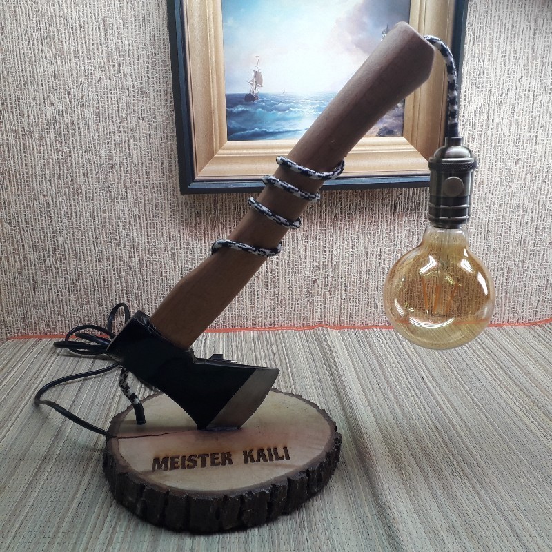 Käsitöö lamp puidust kirves