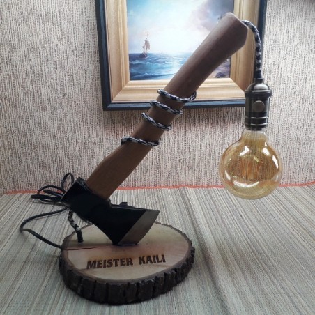 Käsitöö lamp puidust kirves