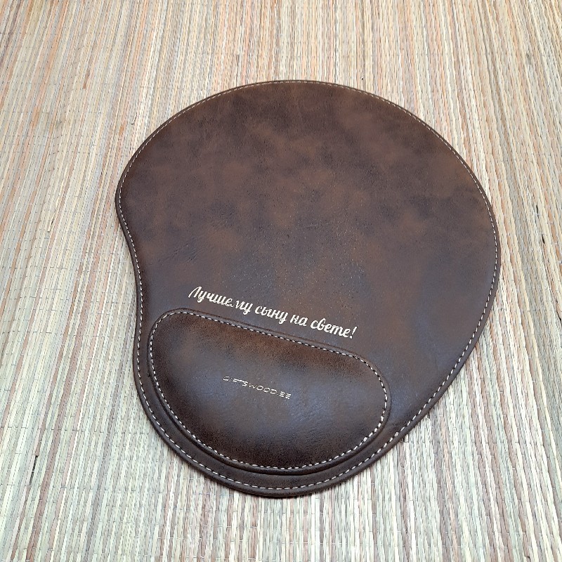 Ergonoomiline nahast hiirematt